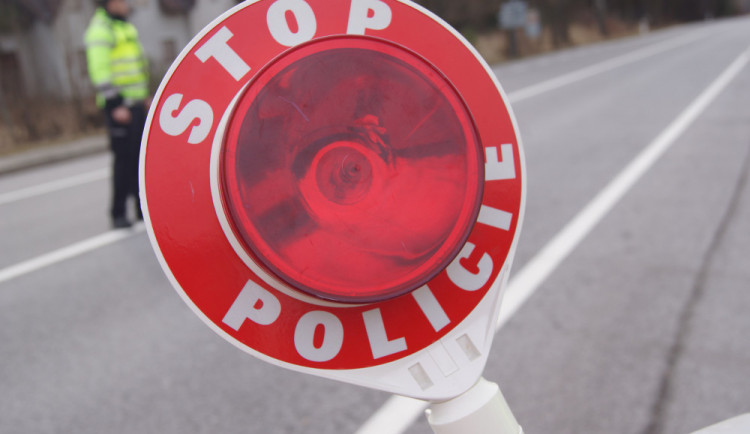 Policejní akce „X“ odhalila přes padesát přestupků. Kontroly probíhaly u autobusů a náklaďáků