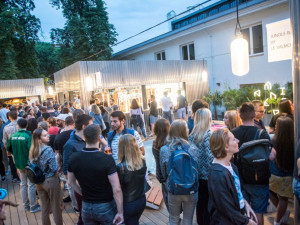 Manifesto má druhou pobočku, kde zaplatíte jen kartou