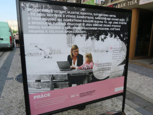 FOTO: Pěší zónu ve Švehlově ulici obsadili do konce srpna spokojení Dánové