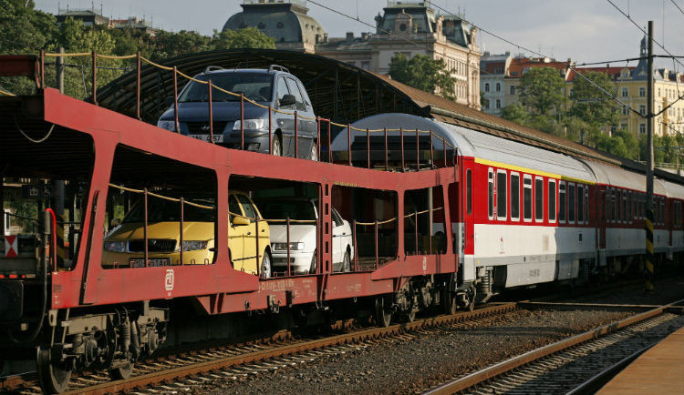 Jak cestovat autovlakem? Z Česka můžete jet třeba do Košic nebo Tater