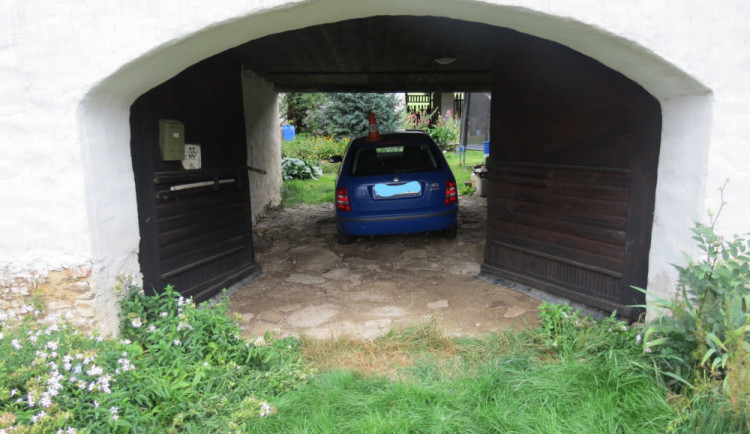 Seniorka nacouvala do auta, nadýchala skoro tři promile