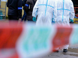 Policie obvinila z pokusu o vraždu muže, na Hradecku útočil nožem