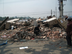 Na Jičínsku se zřítilo dvacetimetrové silo, škoda přesahuje 10 milionů