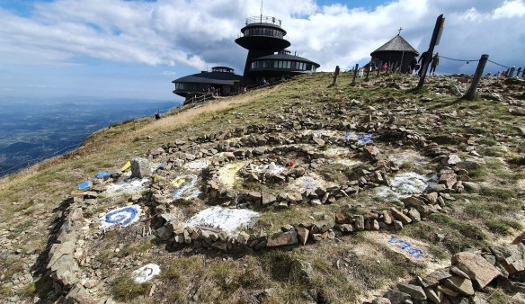 Vandalové poničili stezku