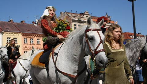 Královna Eliška přijíždí na Velké náměstí