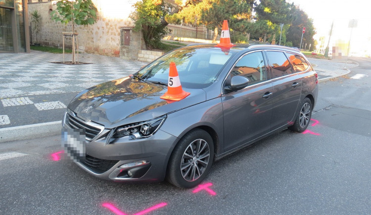 Při nehodě se vážně zranila mladá dívka