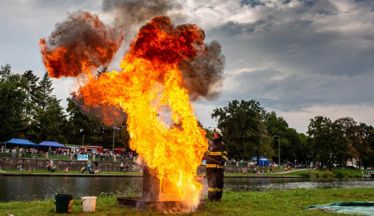 Hasiči na nábřeží
