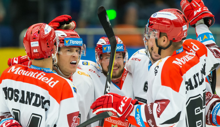 Hradečtí hokejisté se radují z branky