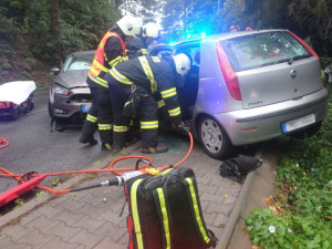 FOTO: Hasiči zasahovali u srážky dvou vozidel, silnice byla uzavřena