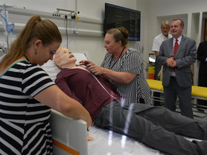 Lékařská fakulta v Hradci má nové simulační centrum