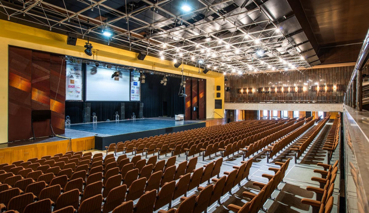 největší sál v hradeckém Aldisu 