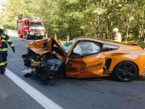 Řidič, který způsobil nehodu, při které u Špindlerova Mlýna zemřel řidič, měl sportovní vůz jen půjčený