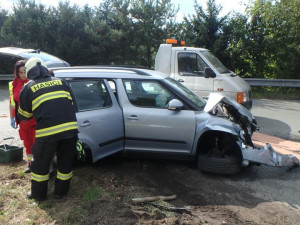 Střet s několika tunami nedopadl naštěstí pro řidiče automobilu fatálně