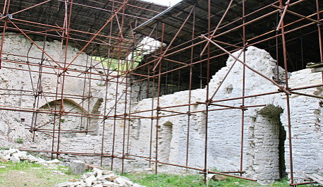 Hrad Vizmburk při rekonstrukci 