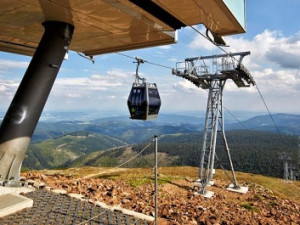 Vítr zastavil lanovky v Krkonoších, na Sněžce byl orkán