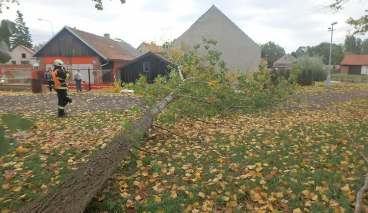 Vítr způsobil velké komplikace