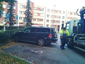 Městská policie odhalila při parkování falešný průkaz ZTP. Přibývá i dalšího špatného parkování