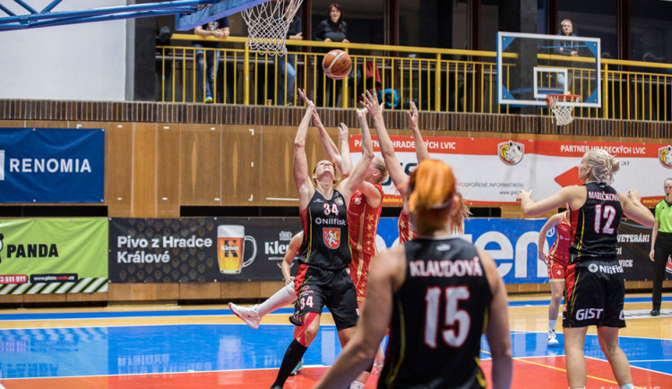 Hradecké basketbalistky. 