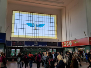 Vstup do nádraží z vnitřní strany.