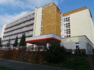 Ředitel pardubické nemocnice svádí vinu ohledně postiženého dítěte na nemocnici v Rychnově. Ta obvinění odmítá