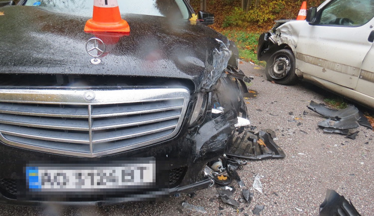 Nehoda dvou osobních vozidel.