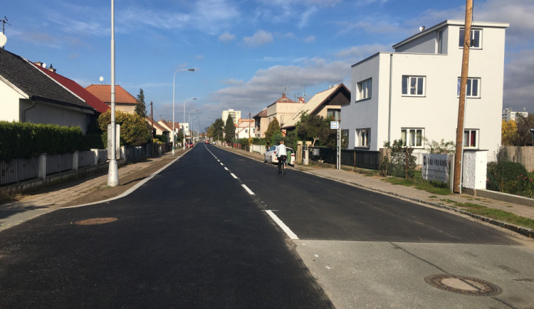 Ulice K zastávce je zcela průjezdná!