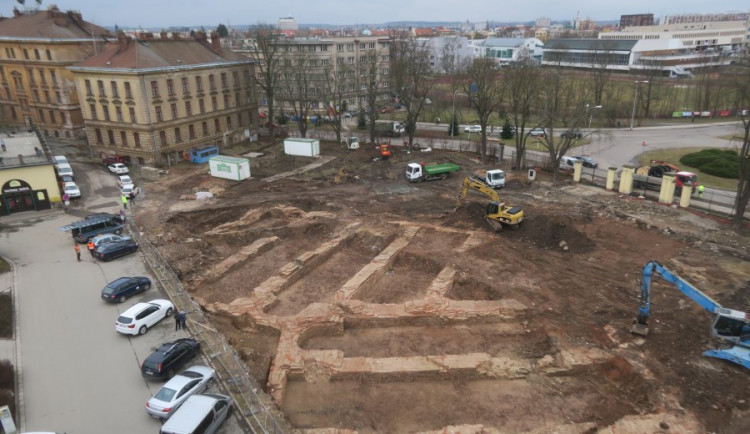 Výkopové práce v Gayerových kasárnách