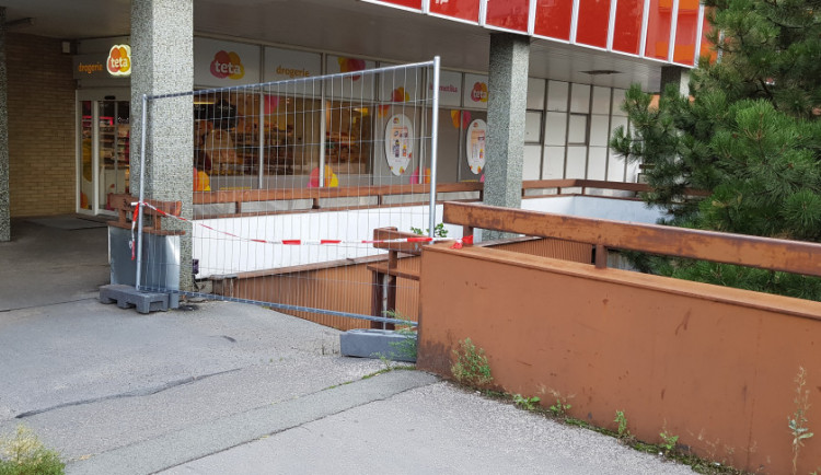 Benešovka se celá rozpadá