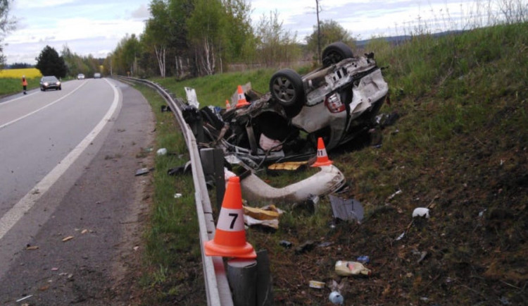 Řidič osobáku usnul a zabil spolujezdce, za usmrcení z nedbalosti bude trestně stíhán
