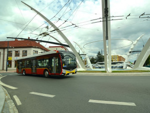 Dopravní podnik by přivítal snížení věkové hranice pro řidiče autobusů