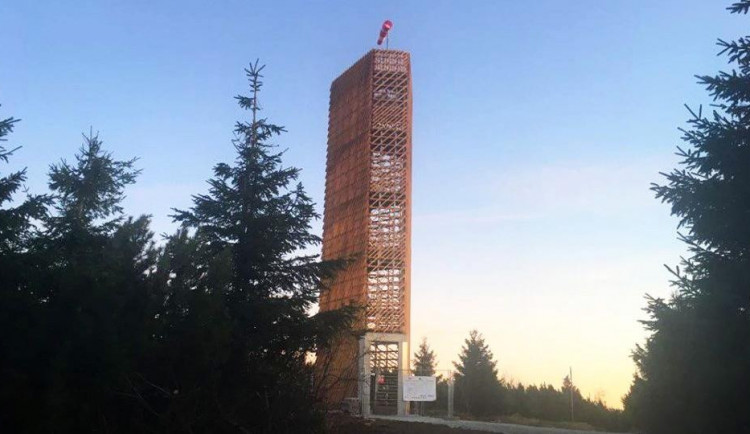 V Orlických horách vyrostla nová krásná rozhledna. 