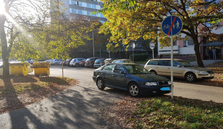 Řidič, který zaparkoval u vjezdu v Jungmannově ulici