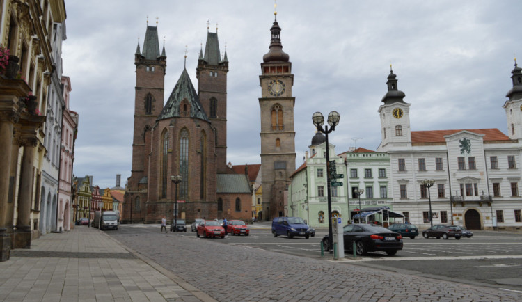 Podzemní parkoviště pod velkým náměstím v Hradci dostává reálné obrysy. Mělo by stát 200 milionů