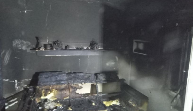 Požár rodinného domu v Kostelci nad Orlicí si vyžádal dva zraněné