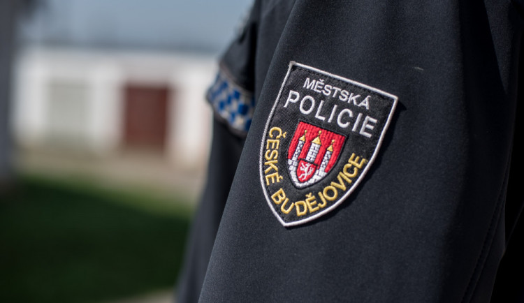 V Budějcích řádí podomní prodejci, nabízejí levnější elektřinu