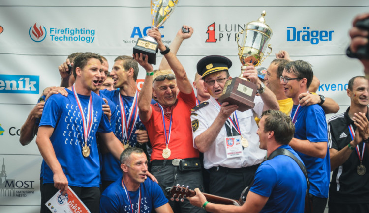 Fantastický úspěch. Hradečtí hasiči jsou mistry republiky v požárním sportu