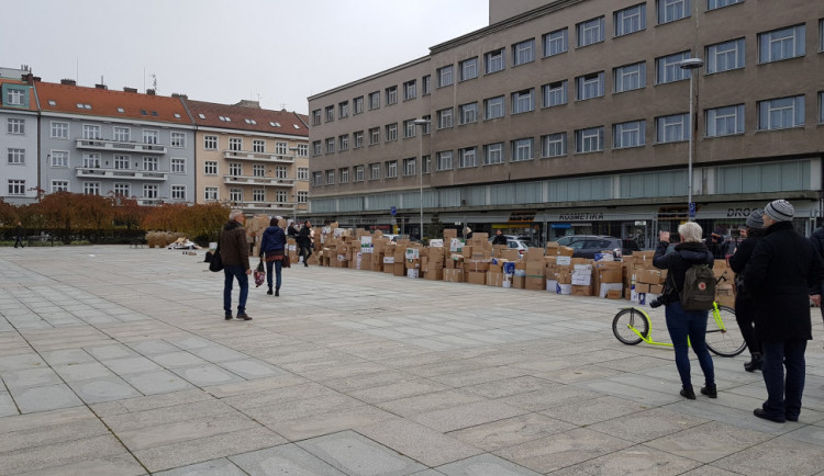 Výstavba papírové zdi