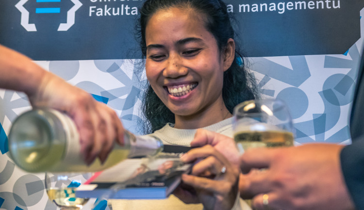 Bývala studentka pokřtila svou knihu právě v Hradci Králové