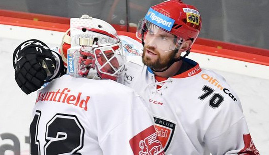 Smoleňák se raduje z výhry s Mazancem