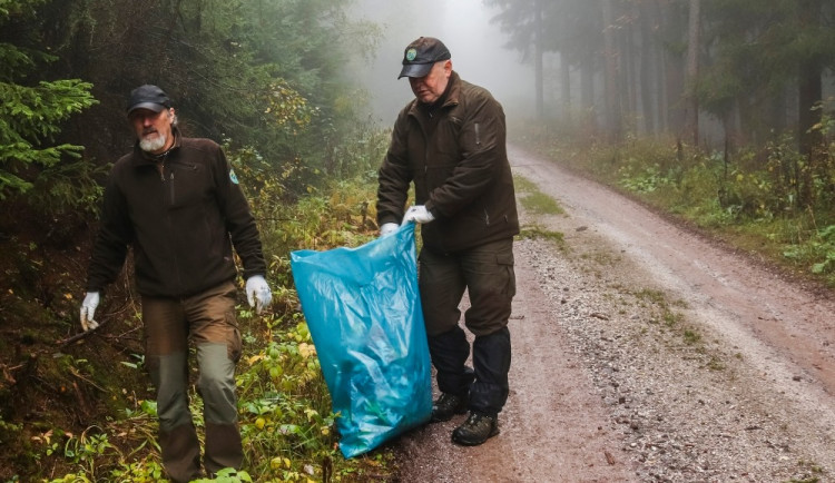Na místě se sešlo přes 300 dobrovolníků