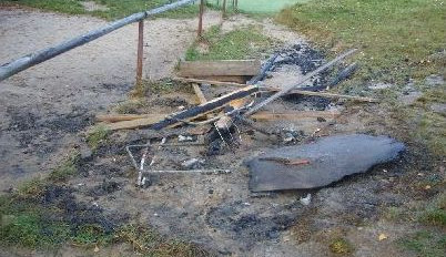 Stánek zcela shořel