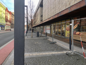 FOTO: Jak vypadá Tesco v době, kdy se původě mělo otevřít po rozsáhlé rekonstrukci?