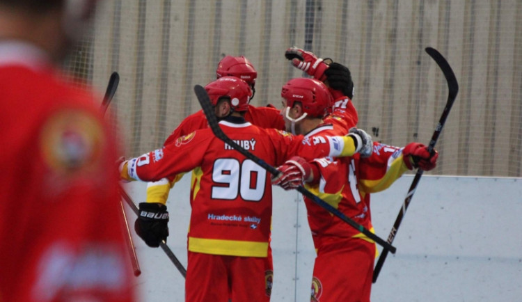 Hradečtí hokejbalisté zakončili podzim výhrou na hřišti houževnatého pražského KOVA