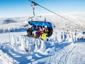 Čas na lyžování. V Krkonoších zahájí v sobotu sezonu na Černé hoře a Pomezkách