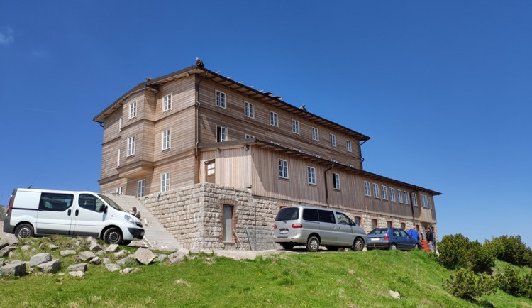 Otevření nové Petrovy boudy v Krkonoších bude mít zpoždění