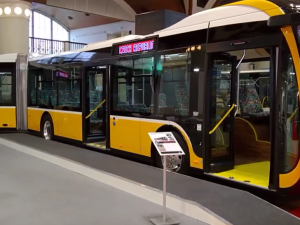 VIDEO: Cestující MHD v Hradci se můžou těšit na zbrusu nový a moderní autobus