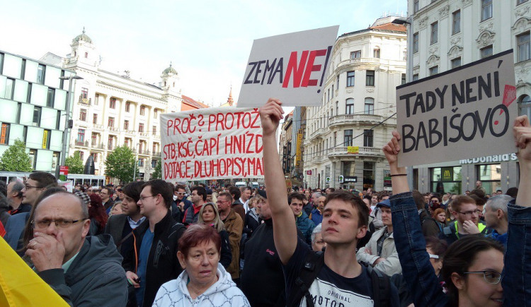 Demonstrace proti Babišovi