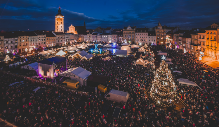 Vánoční strom v Budějcích je opět nejkrásnější, obhájil loňské vítězství