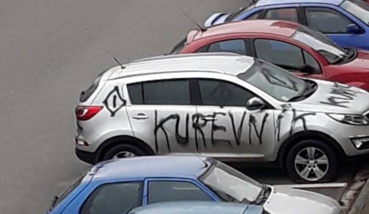 Foto posprejovaného auta