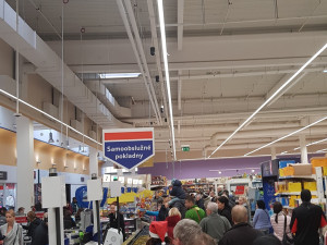 Frony v Tescu v Březhradě